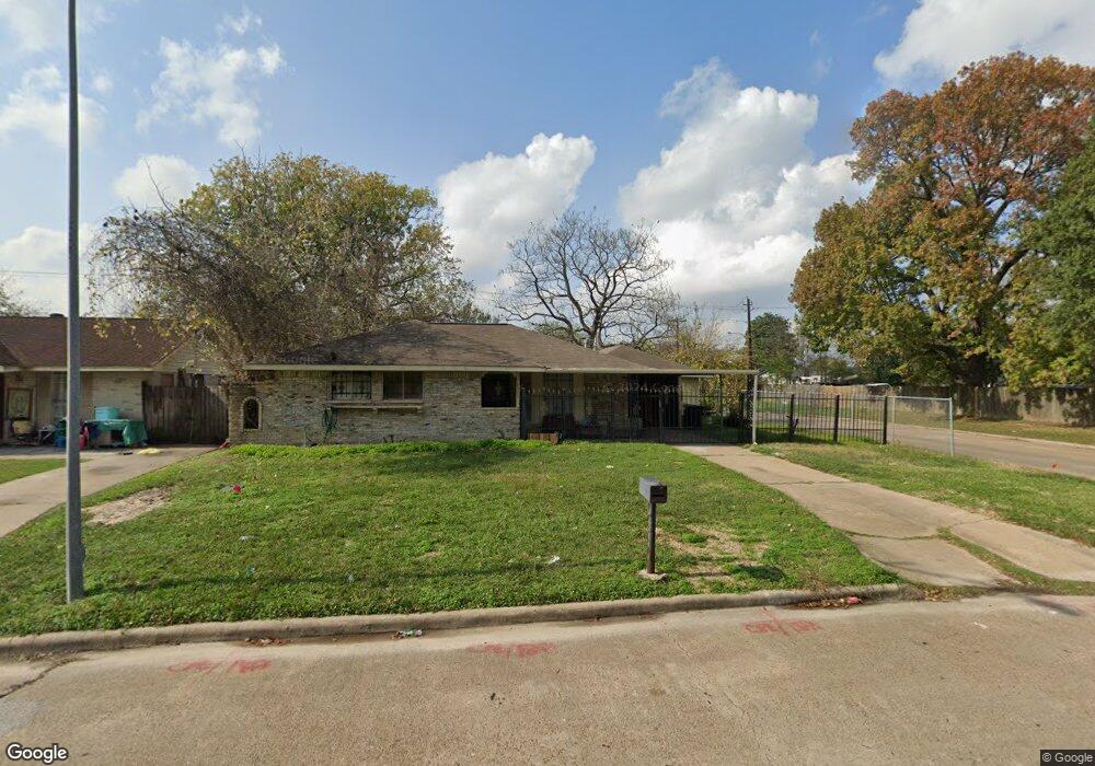 8355 Ponnel Ln, Houston, TX 77088 - photo 1
