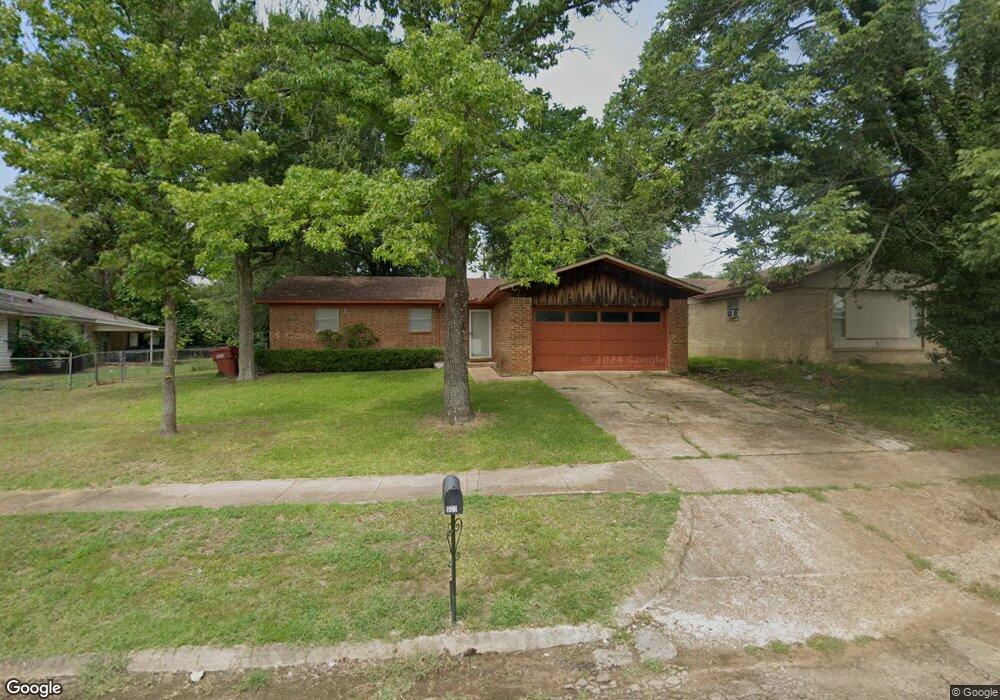 903 Albert Dr, Hugo, OK 74743 - photo 1