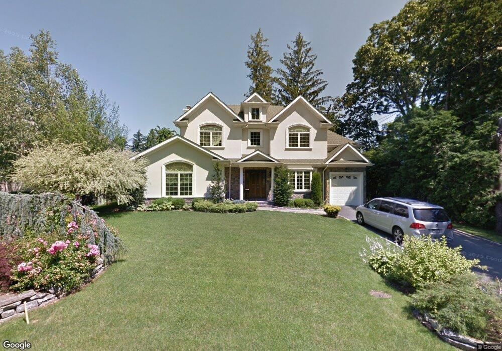 249 Mill Spring Rd, Manhasset, NY 11030 - photo 1