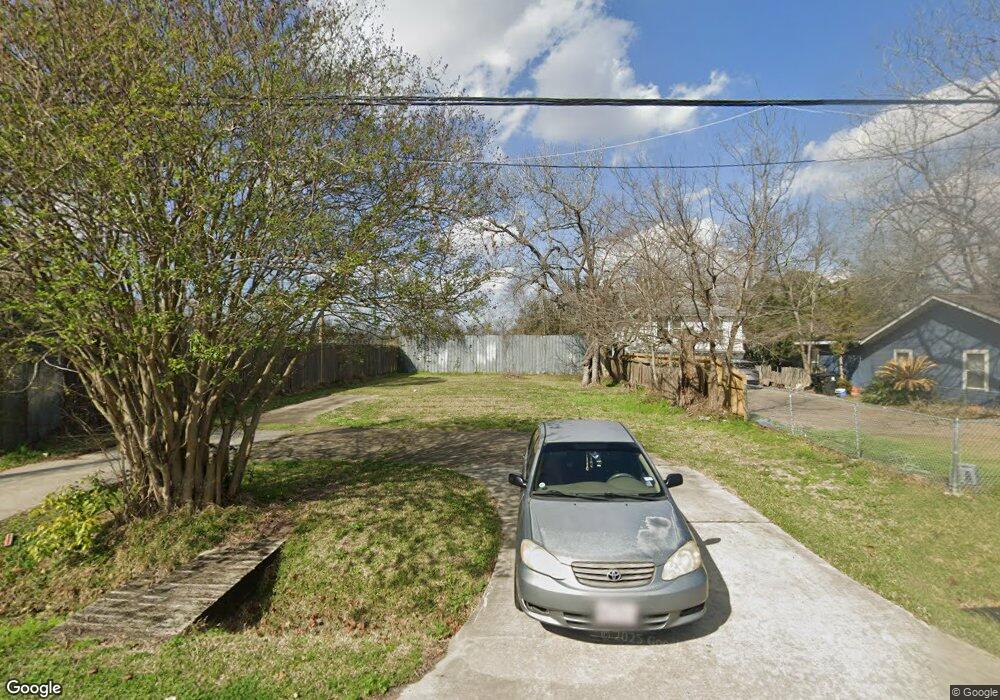 1011 Lindale St, Houston, TX 77022 - photo 1