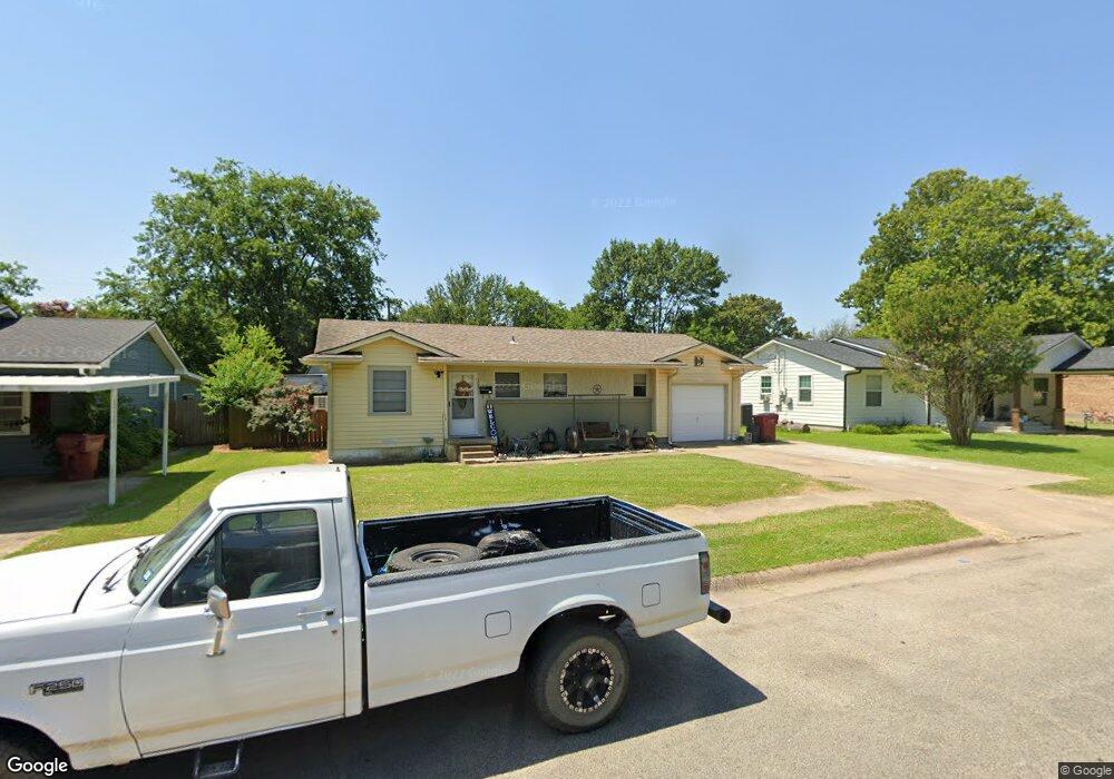106 E Cunningham St, Bonham, TX 75418 - photo 1