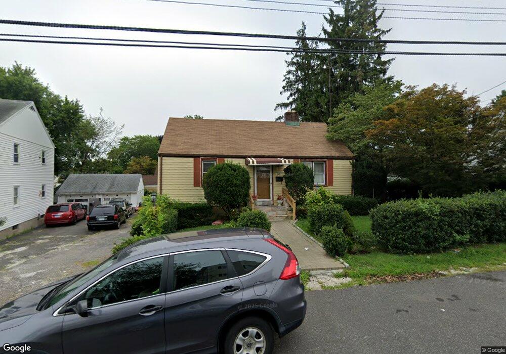 129 Robin St, Bridgeport, CT 06606 - photo 1