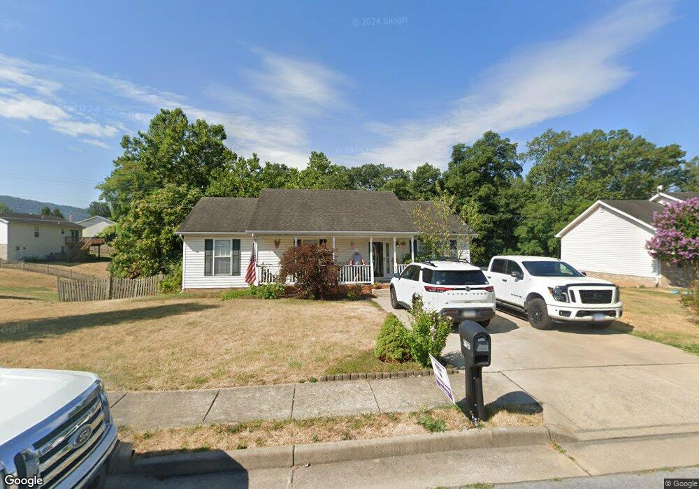 737 Fulton Dr, Strasburg, VA 22657 - photo 1