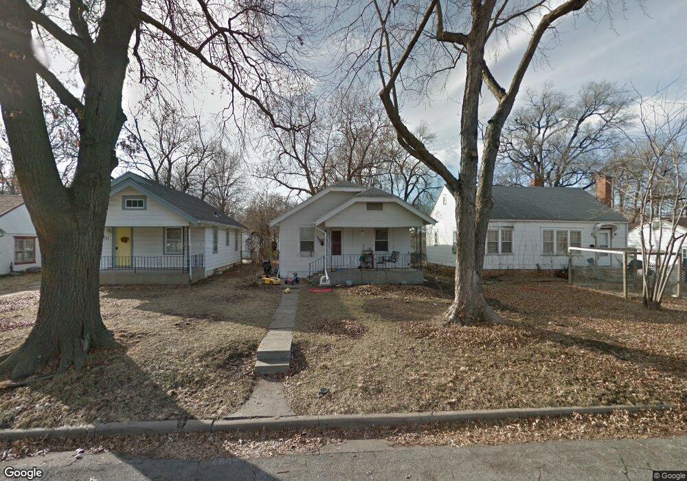 729 SW Parkview St, Topeka, KS 66606 - photo 1