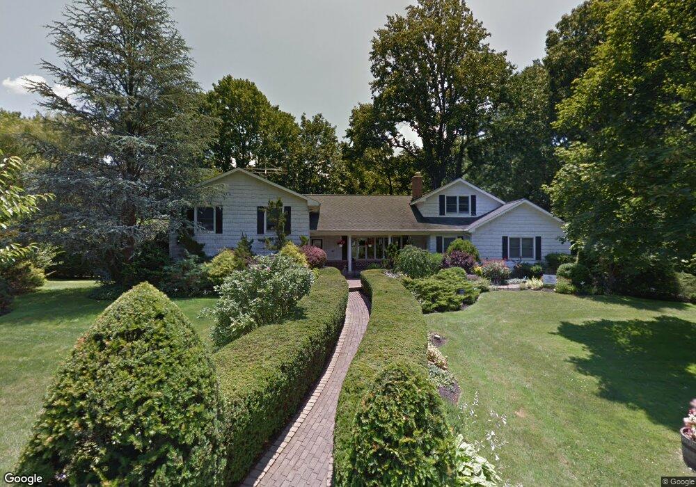 47 Hemlock Rd, Manhasset, NY 11030 - photo 1