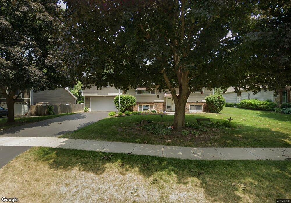 1041 Parkside Rd, Naperville, IL 60540 - photo 1