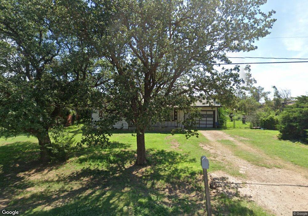 3206 Fisher St, Plainview, TX 79072 - photo 1