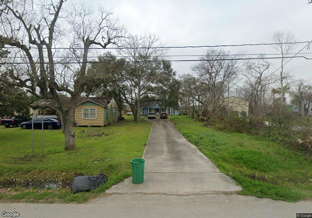 915 Thompson Rd, Alvin, TX 77511 - photo 1