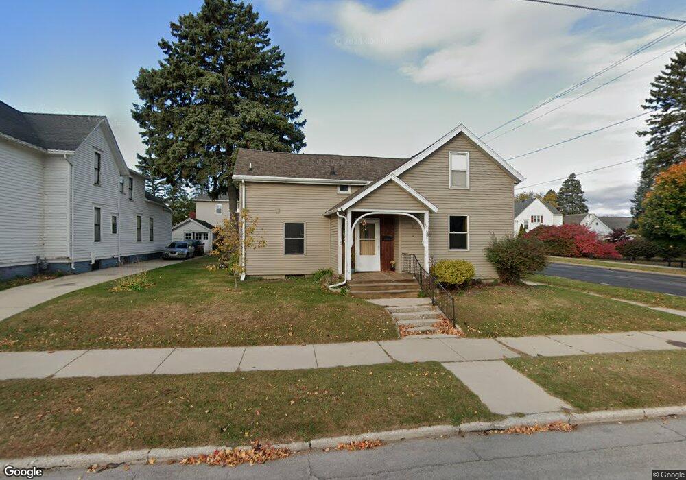 636 N 6th St, Manitowoc, WI 54220 - photo 1