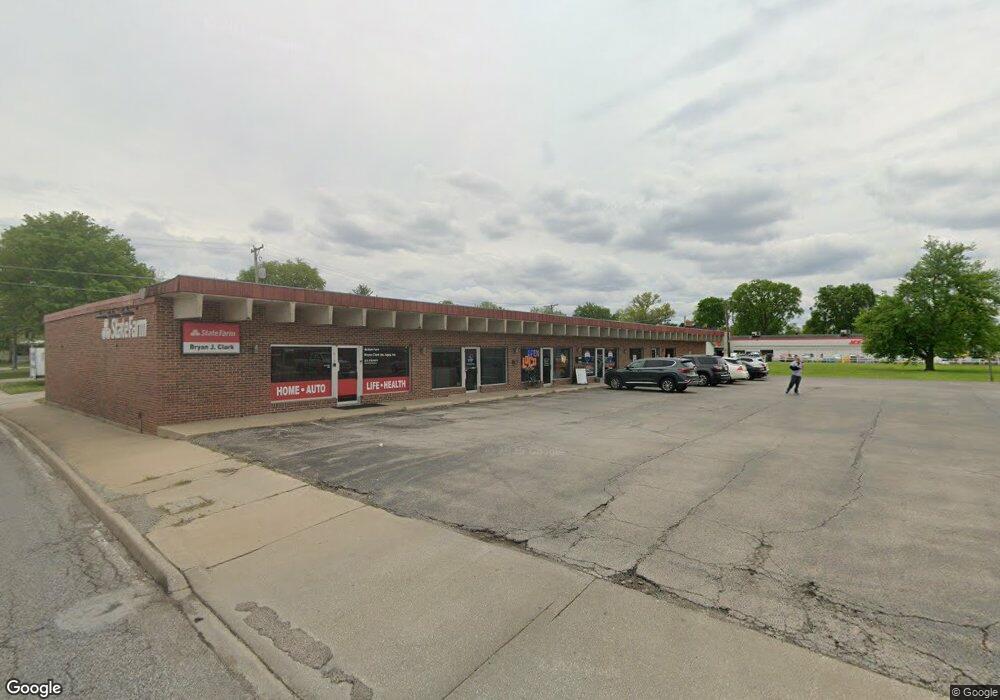 626 N Chicago St, Lincoln, IL 62656 - photo 1