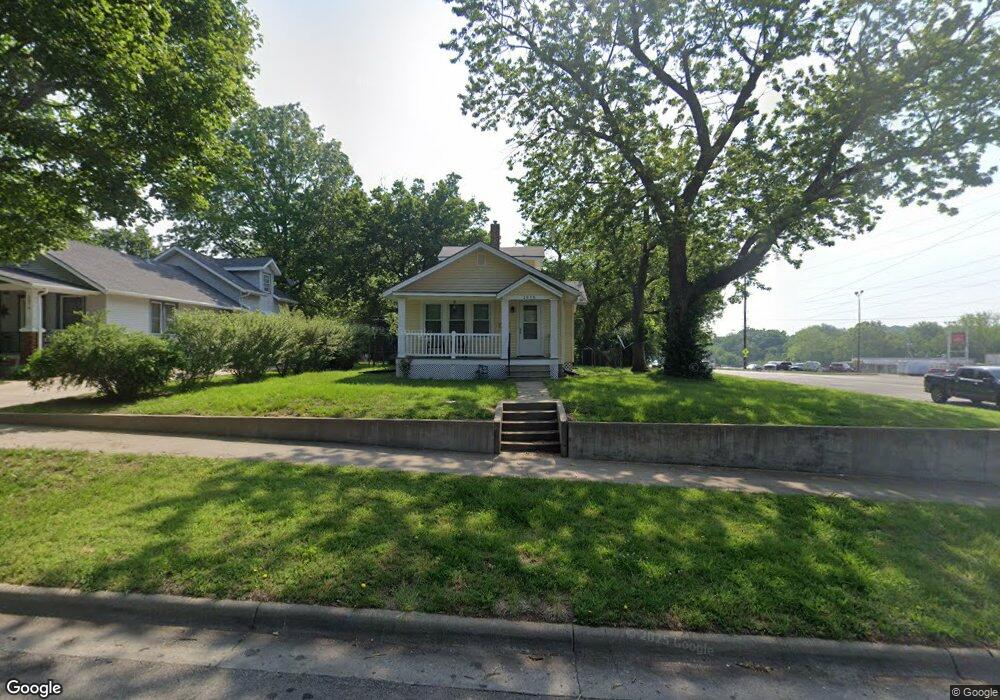 2078 SW Lane St, Topeka, KS 66604 - photo 1