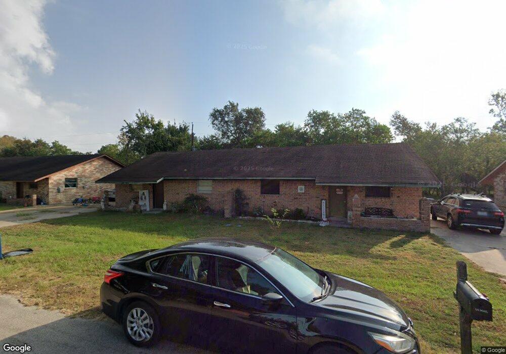 716 Willow St, Waller, TX 77484 - photo 1