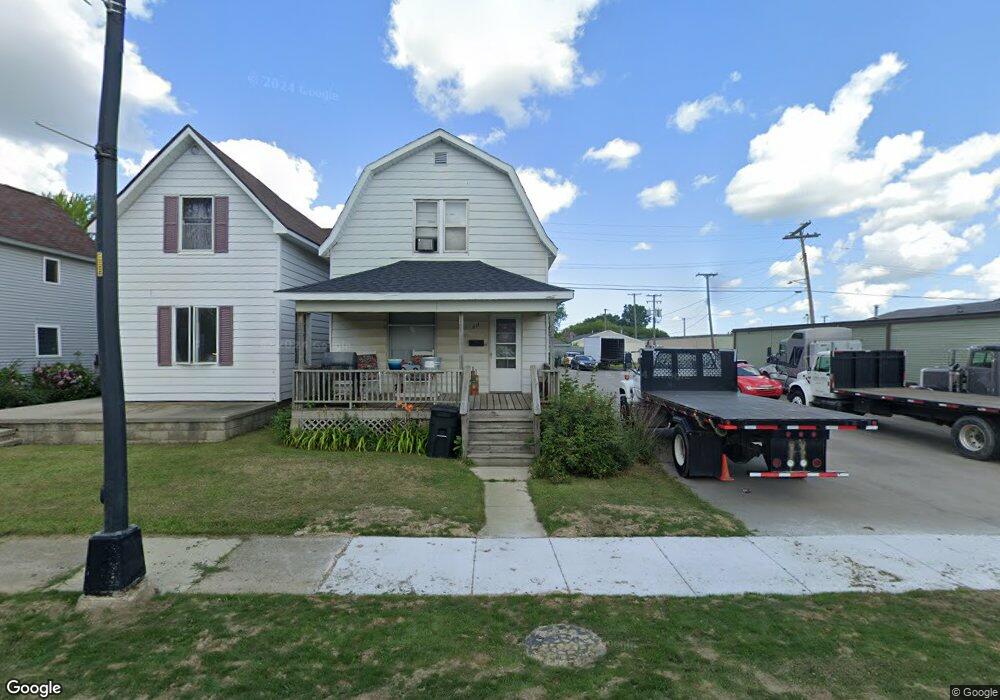 611 E Huron Ave, Bad Axe, MI 48413 - photo 1