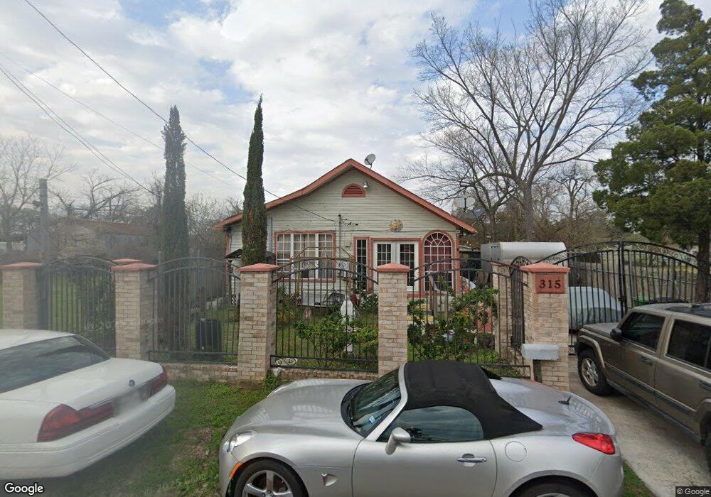 315 Amundsen St, Houston, TX 77009 - photo 1