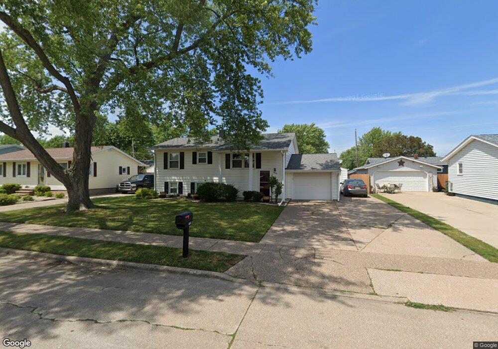 1906 W 69th St, Davenport, IA 52806 - photo 1
