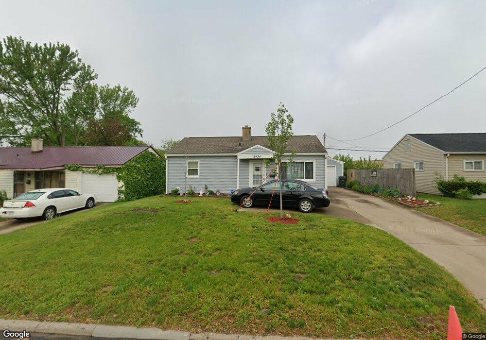 2434 Linwood St SW, Cedar Rapids, IA 52404 - photo 1