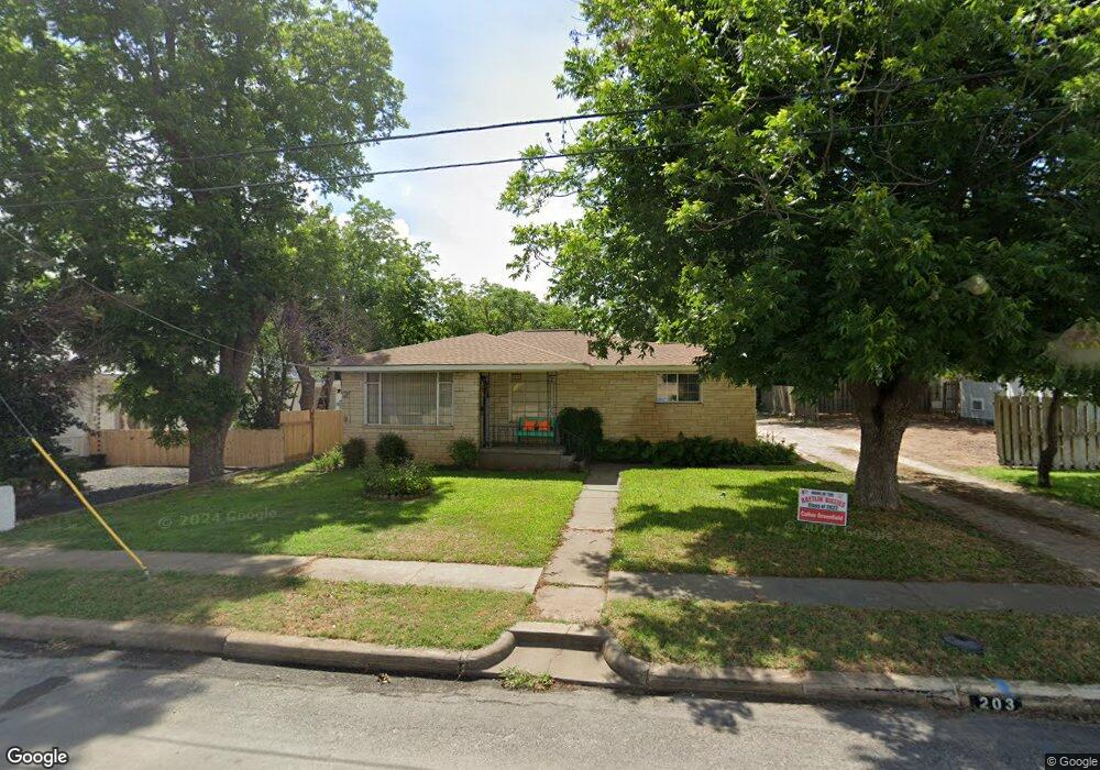 203 N Milam St, Fredericksburg, TX 78624 - photo 1