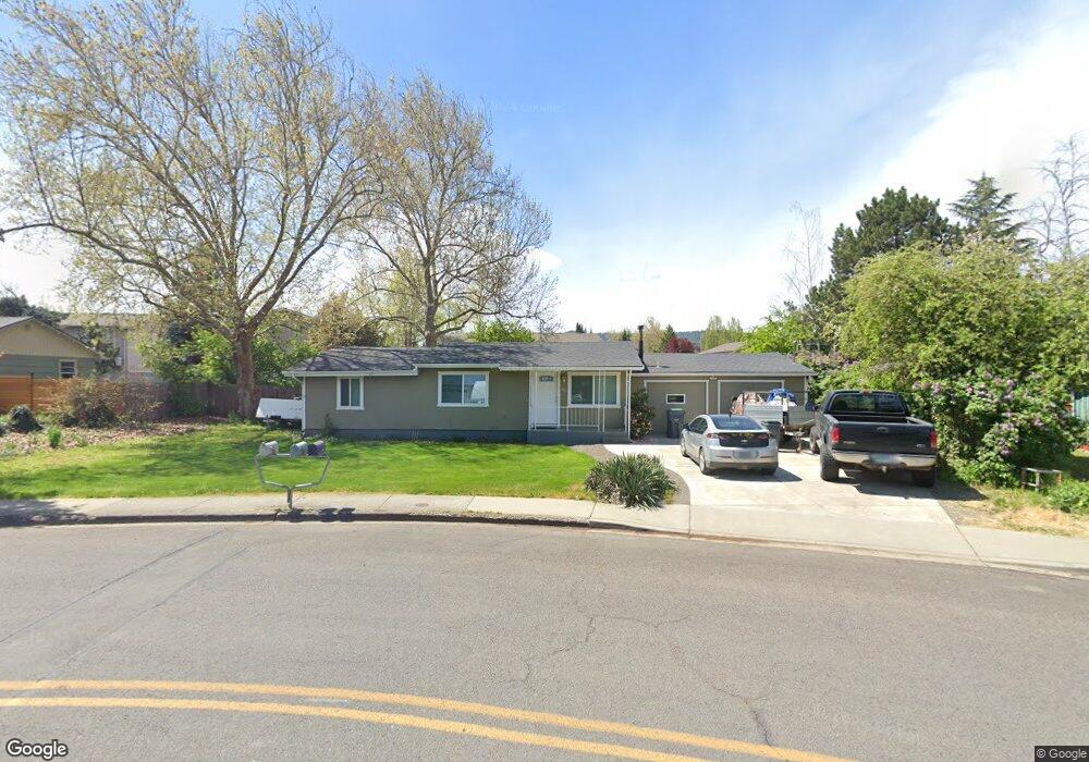 136 Glenn Way, Central Point, OR 97502 - photo 1