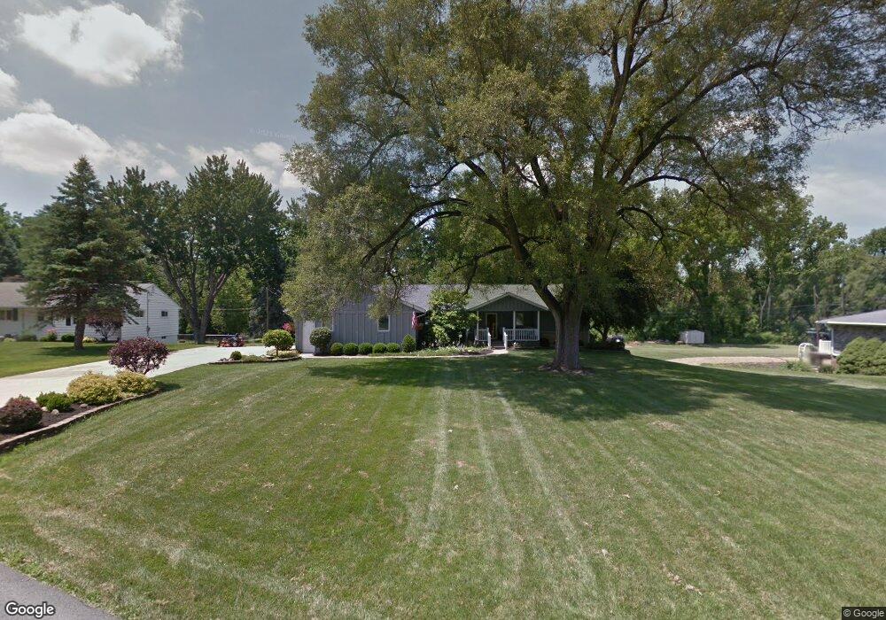 2318 Meadow Ln, Lima, OH 45806 - photo 1