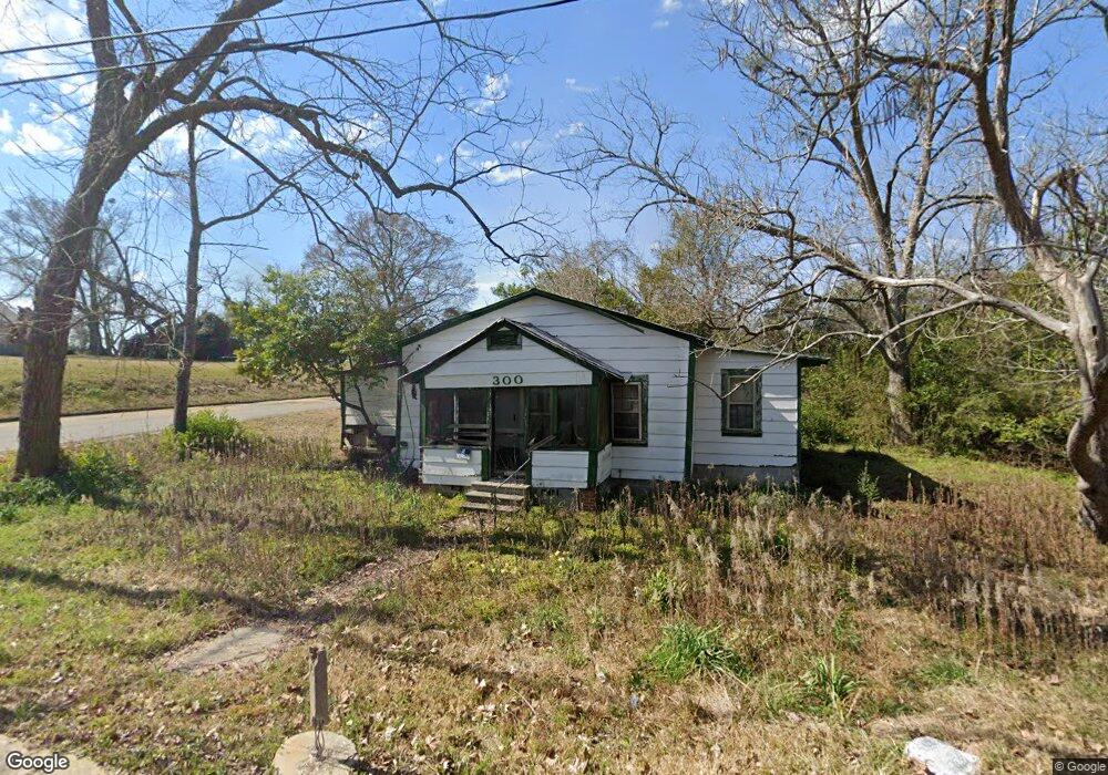 300 N First Ave, Mc Rae Helena, GA 31055 - photo 1