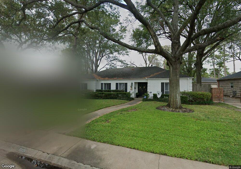 10026 Meadow Lake Ln, Houston, TX 77042 - photo 1