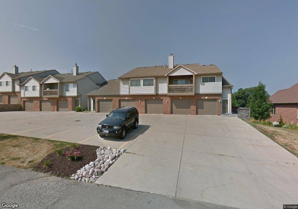 4595 N Thornhill Dr, Peoria, IL 61615 - photo 1