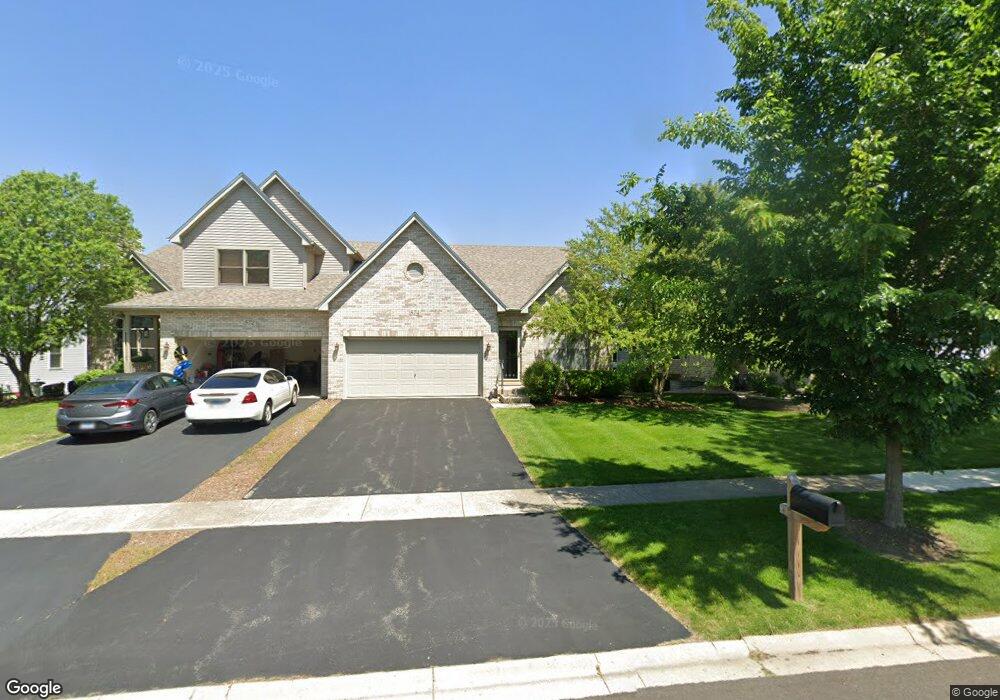 574 Sudbury Cir unit 8, Oswego, IL 60543 - photo 1