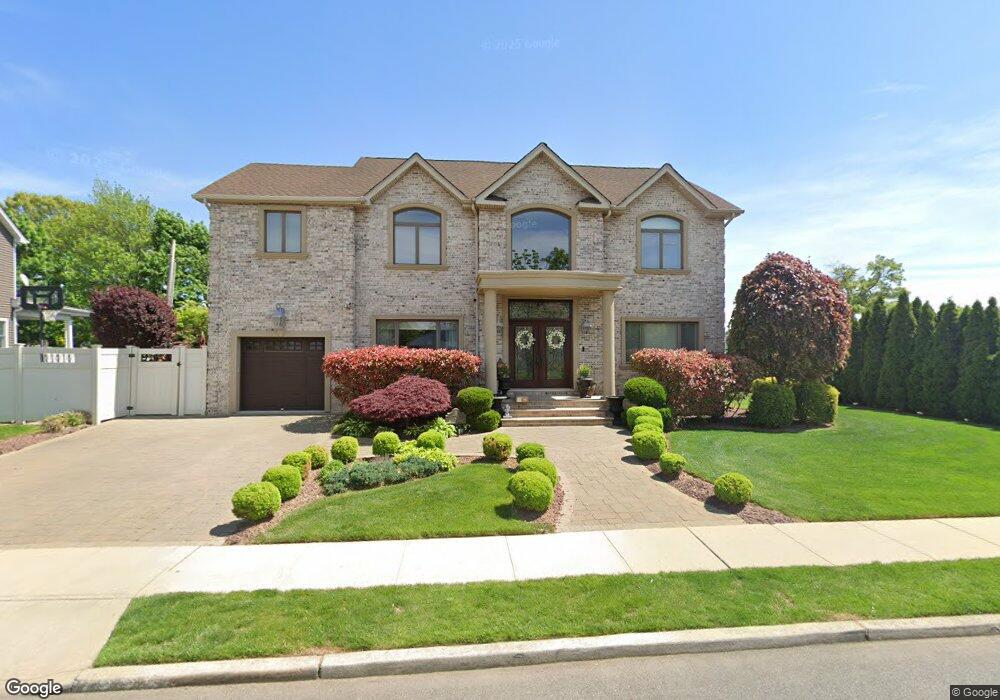 725 Horatio Ave, Franklin Square, NY 11010 - photo 1