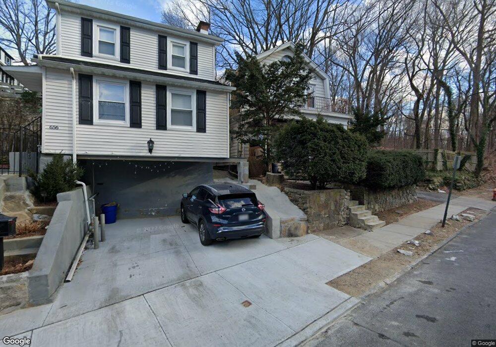 658 van Cortlandt Park Ave, Yonkers, NY 10705 - photo 1