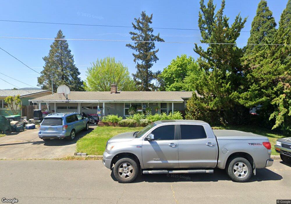907 Comet Ave, Central Point, OR 97502 - photo 1