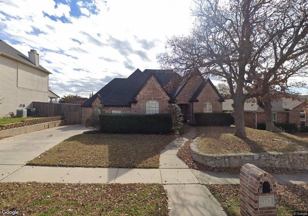 928 Crestview Dr, Bedford, TX 76021 - photo 1