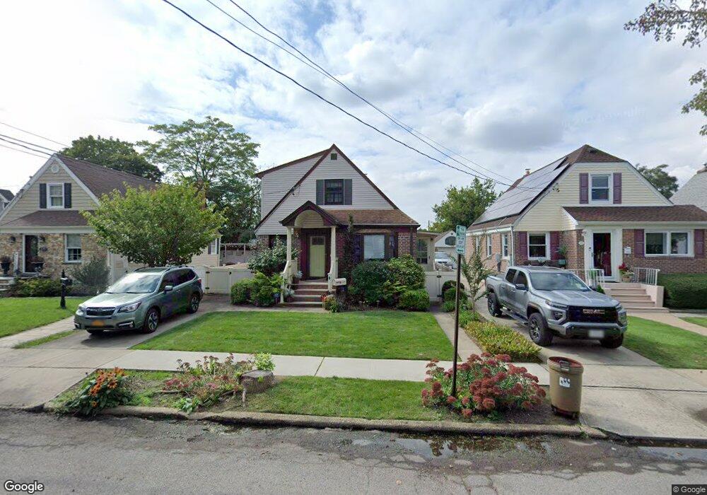 179 Wardwell Rd, Mineola, NY 11501 - photo 1