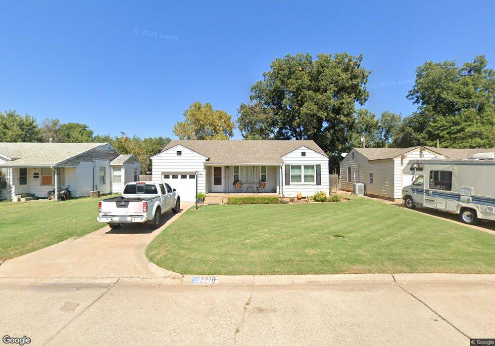 2210 W Maple Ave, Enid, OK 73703 - photo 1