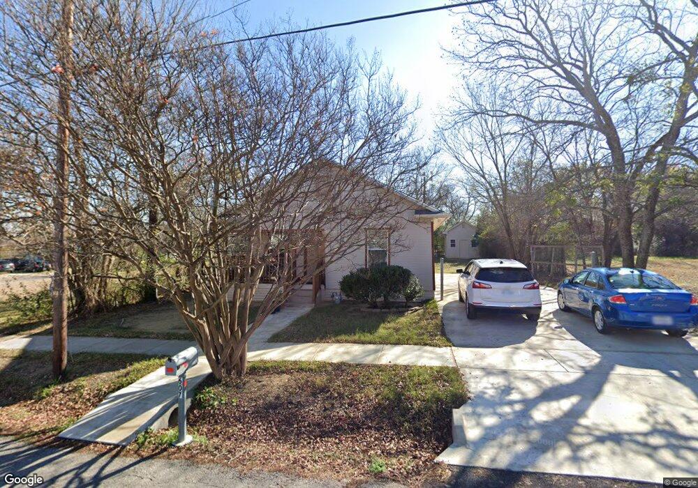 607 Loggins St, Ennis, TX 75119 - photo 1