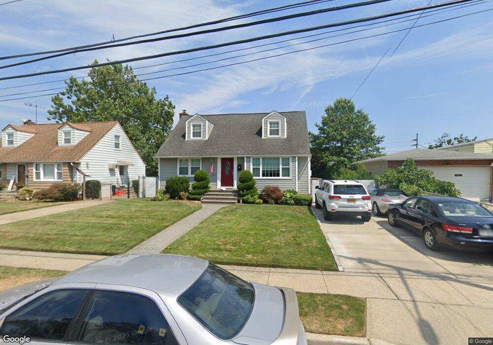 541 Lucille Ave, Franklin Square, NY 11010 - photo 1