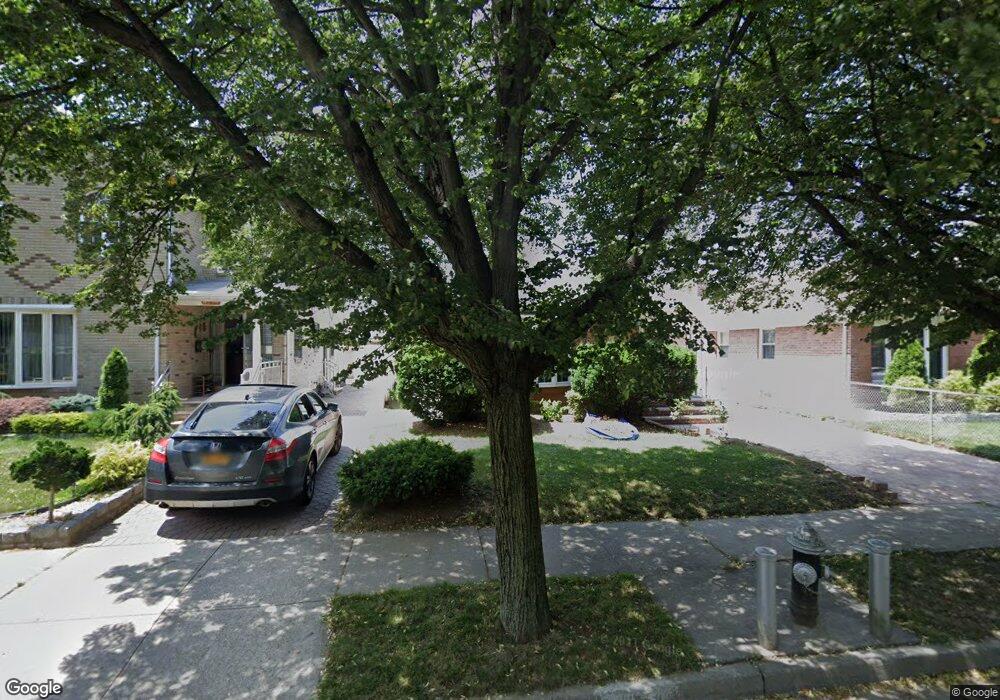 8112 256th St, Glen Oaks, NY 11004 - photo 1