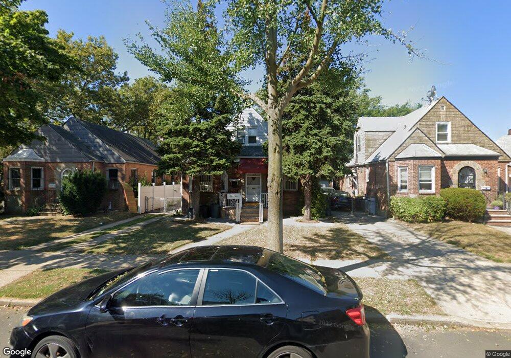 5846 190th St, Fresh Meadows, NY 11365 - photo 1