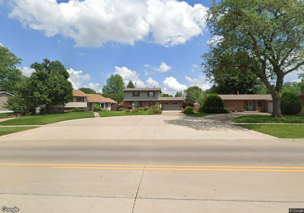 2125 18th St, Bettendorf, IA 52722 - photo 1