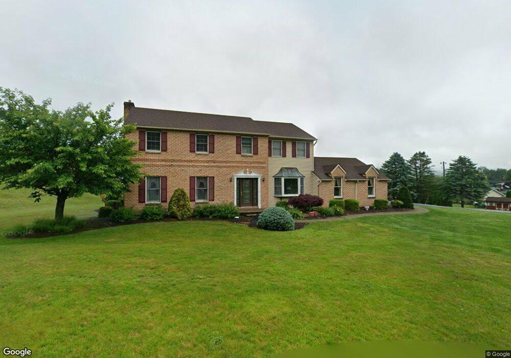 7222 Whispering Ln, Slatington, PA 18080 - photo 1
