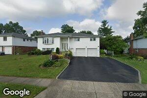 14 Executive Dr, New Hyde Park, NY 11040