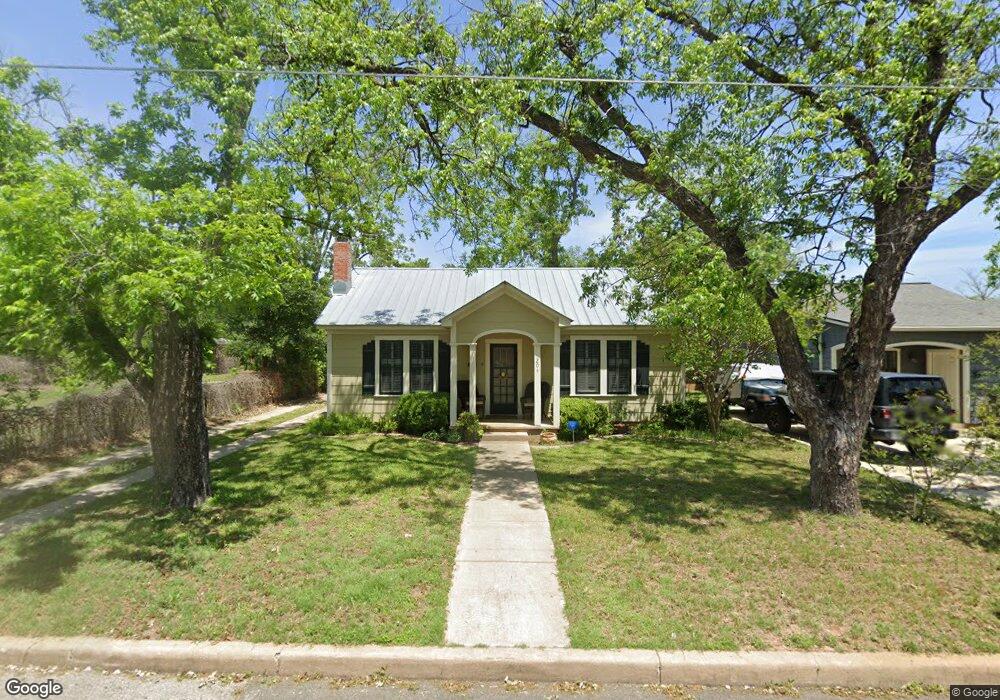 204 W Centre St, Fredericksburg, TX 78624 - photo 1