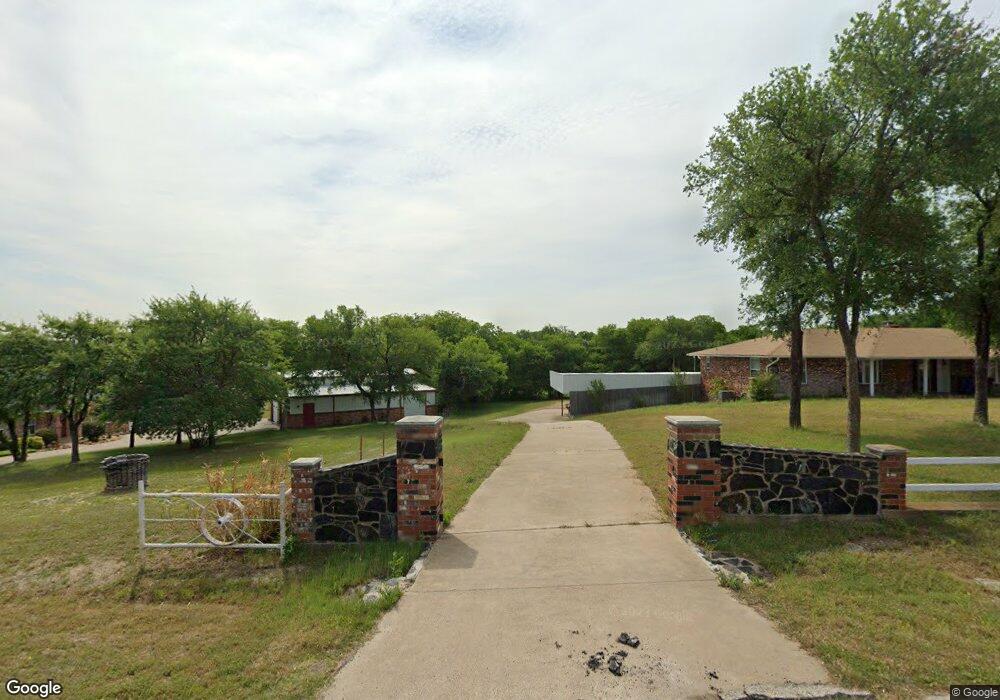 1560 Red Oak Cir, Azle, TX 76020 - photo 1