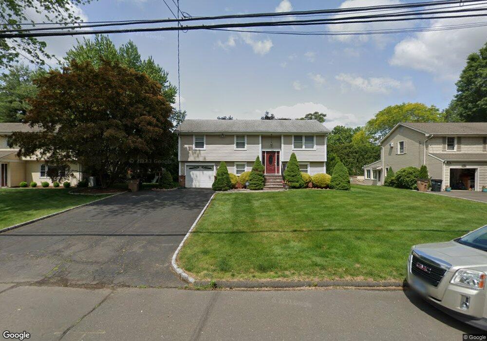 118 Woodridge Dr S, Stamford, CT 06902 - photo 1