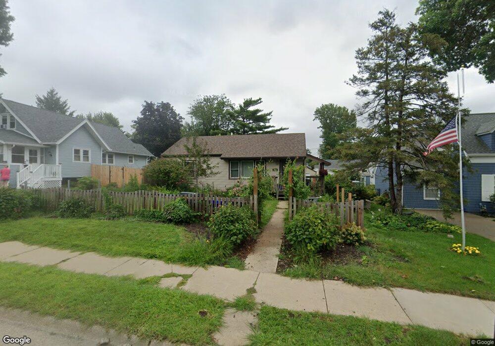 2067 Forest Dr SE, Cedar Rapids, IA 52403 - photo 1