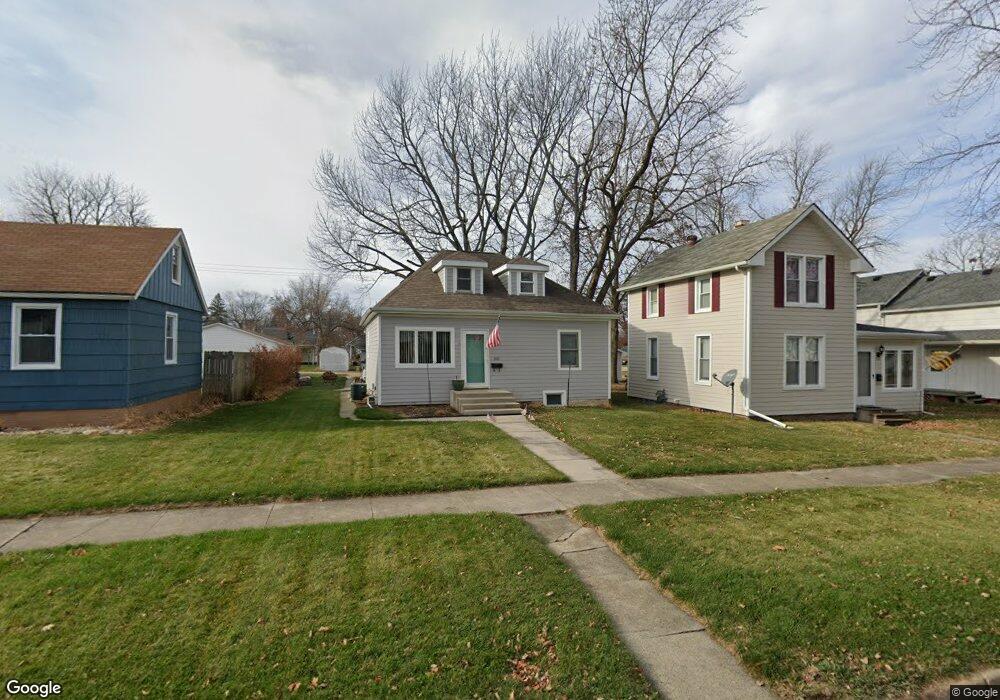 316 N Pleasant St, Princeton, IL 61356 - photo 1