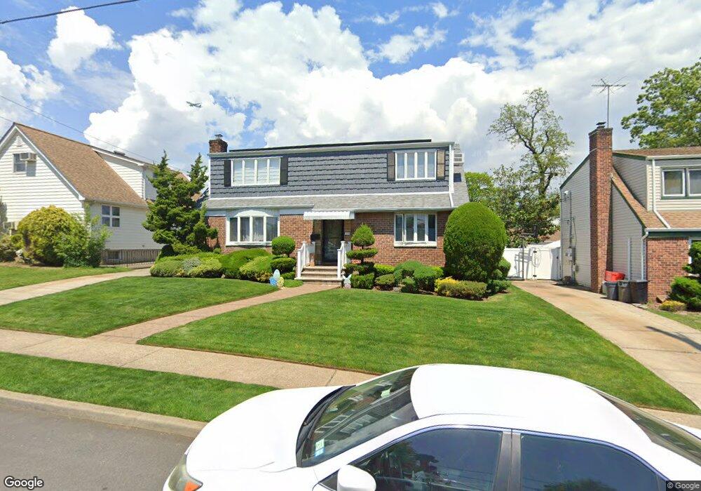 1170 Gavrin Blvd, Franklin Square, NY 11010 - photo 1