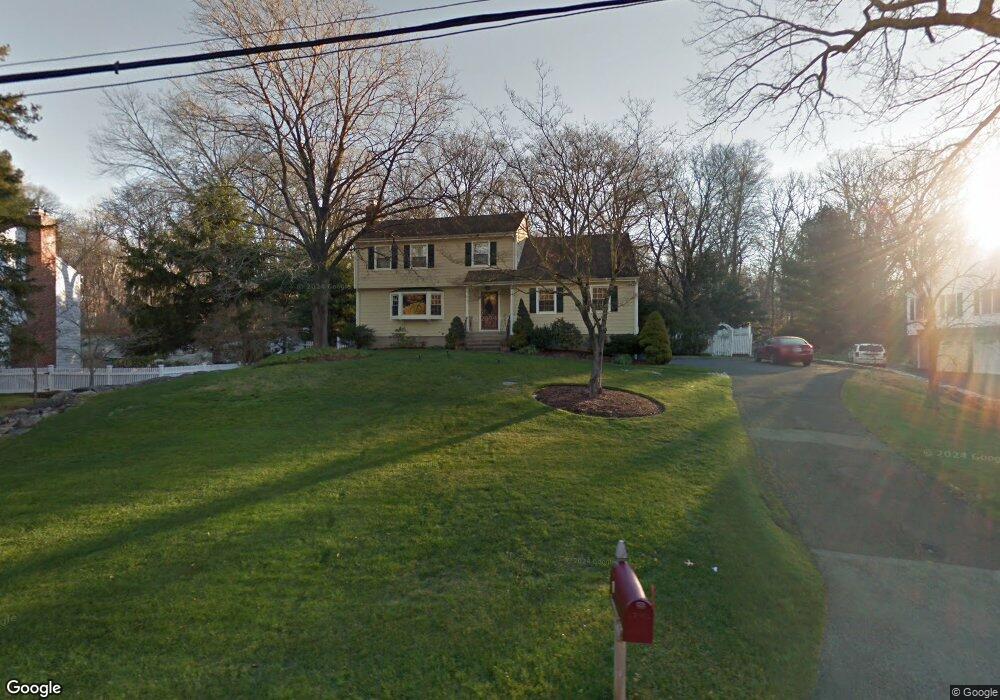 9 Coachlamp Ln, Greenwich, CT 06830 - photo 1