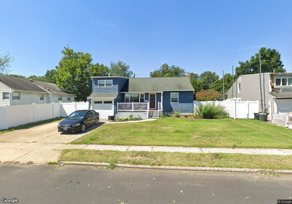 542 Arlington Dr, Seaford, NY 11783 - photo 1