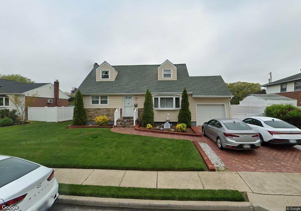 125 Haypath Rd, Plainview, NY 11803 - photo 1