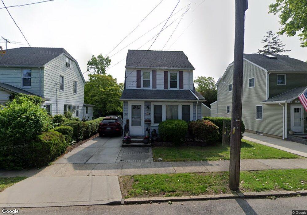 187 Capitol Ave, Williston Park, NY 11596 - photo 1